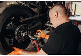 Comment nettoyer sa moto correctement : le guide complet étape par étape